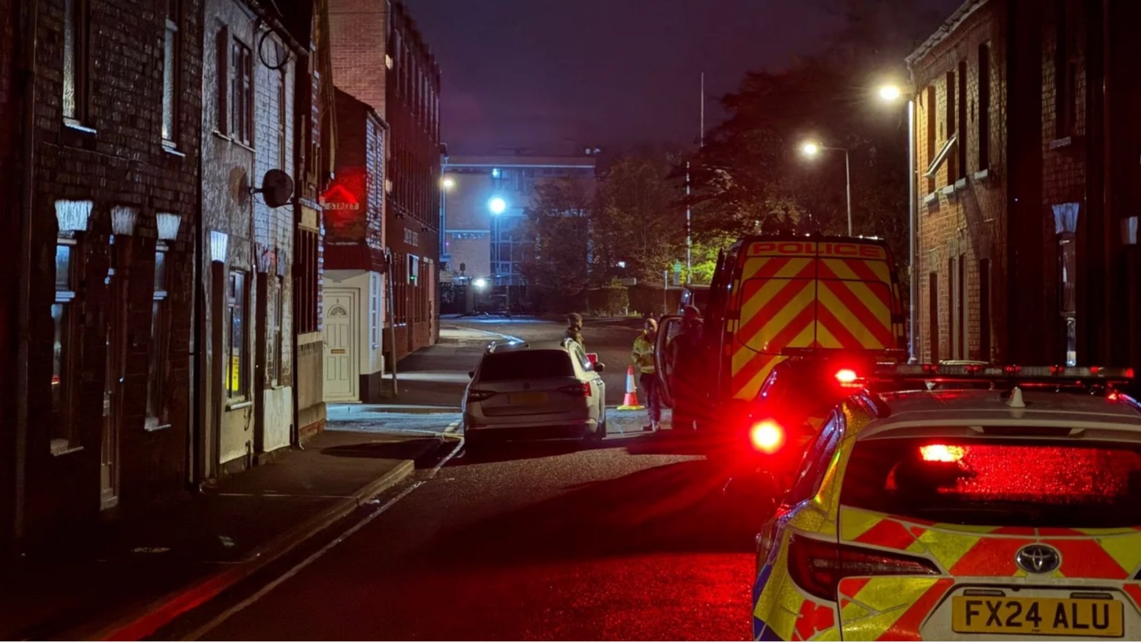 পুলিশ স্টেশনের কাছে সন্দেহজনক বিস্ফোরক, বোমা নিষ্ক্রিয়কারী দল ঘটনাস্থলে 12533_Screenshot 2025-11-04 at 18-46-29 Boston bomb threat Suspicious device found near police station.jpeg